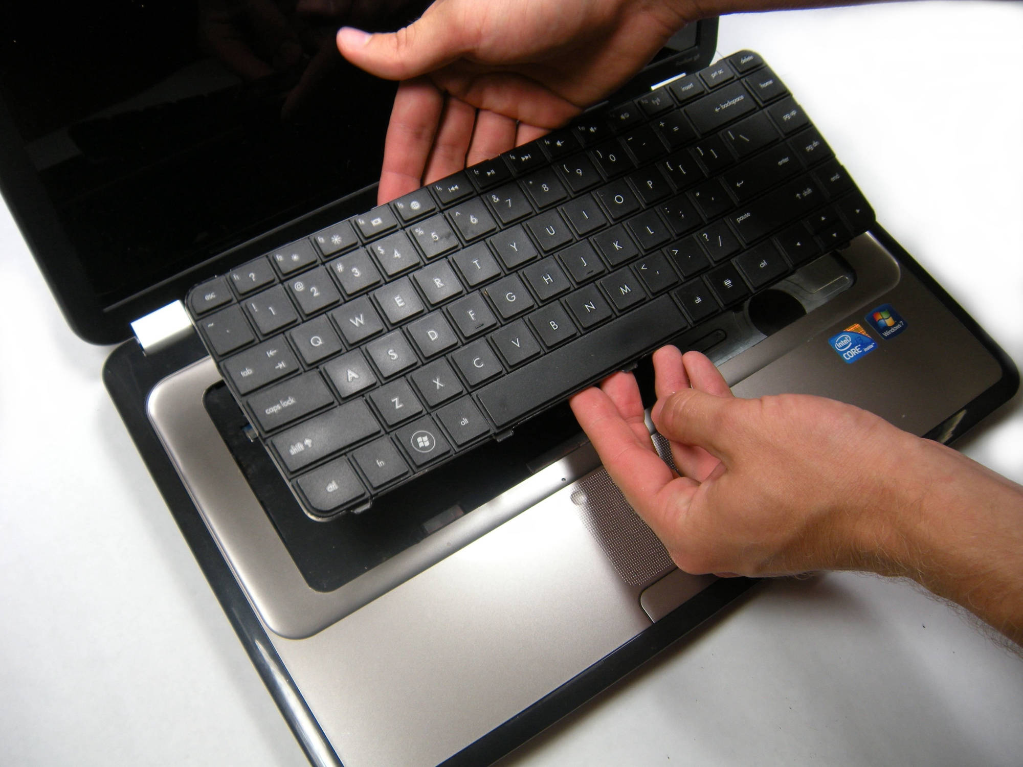 Troca de teclado de Notebook Carlos Prates